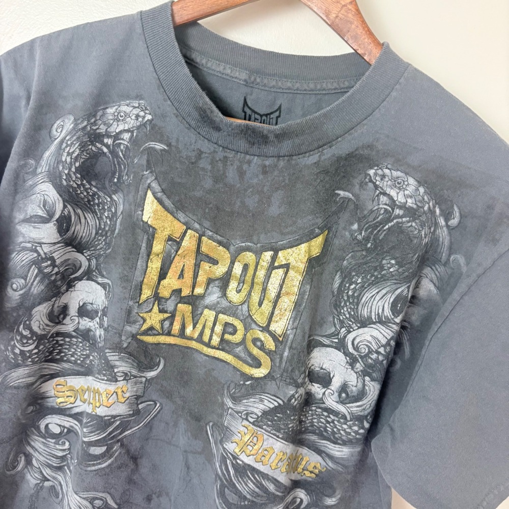 VTG Y2K Tapout MPS Graphic TShirt Mens Large Gray Gold Foil Skull Snake MMA Goth